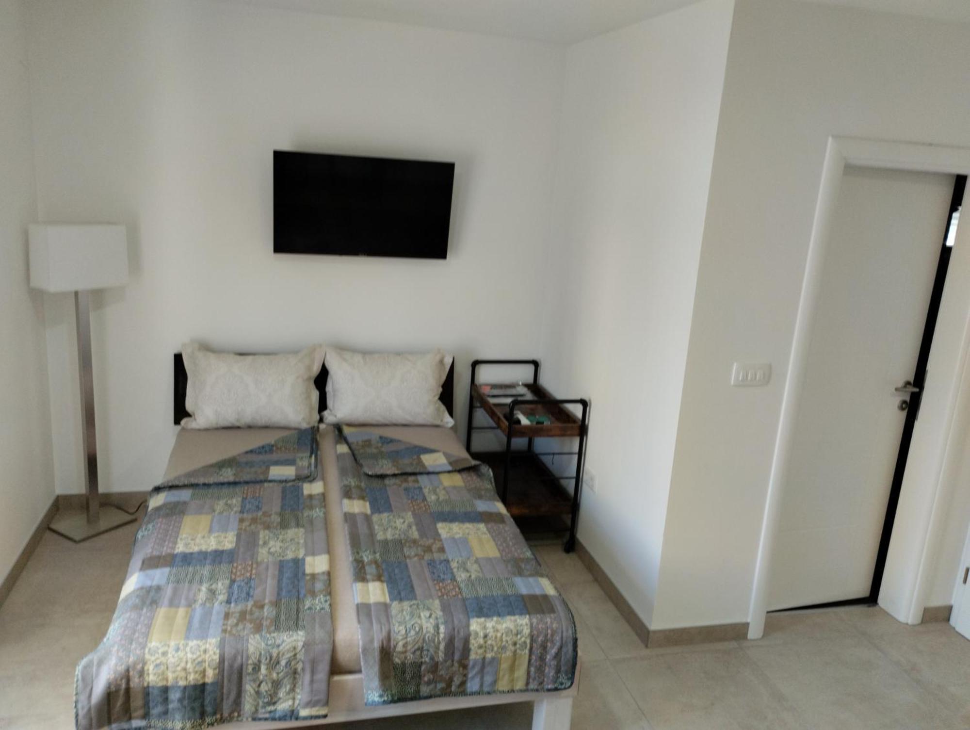 Iris Apartment Ivanica Luaran gambar