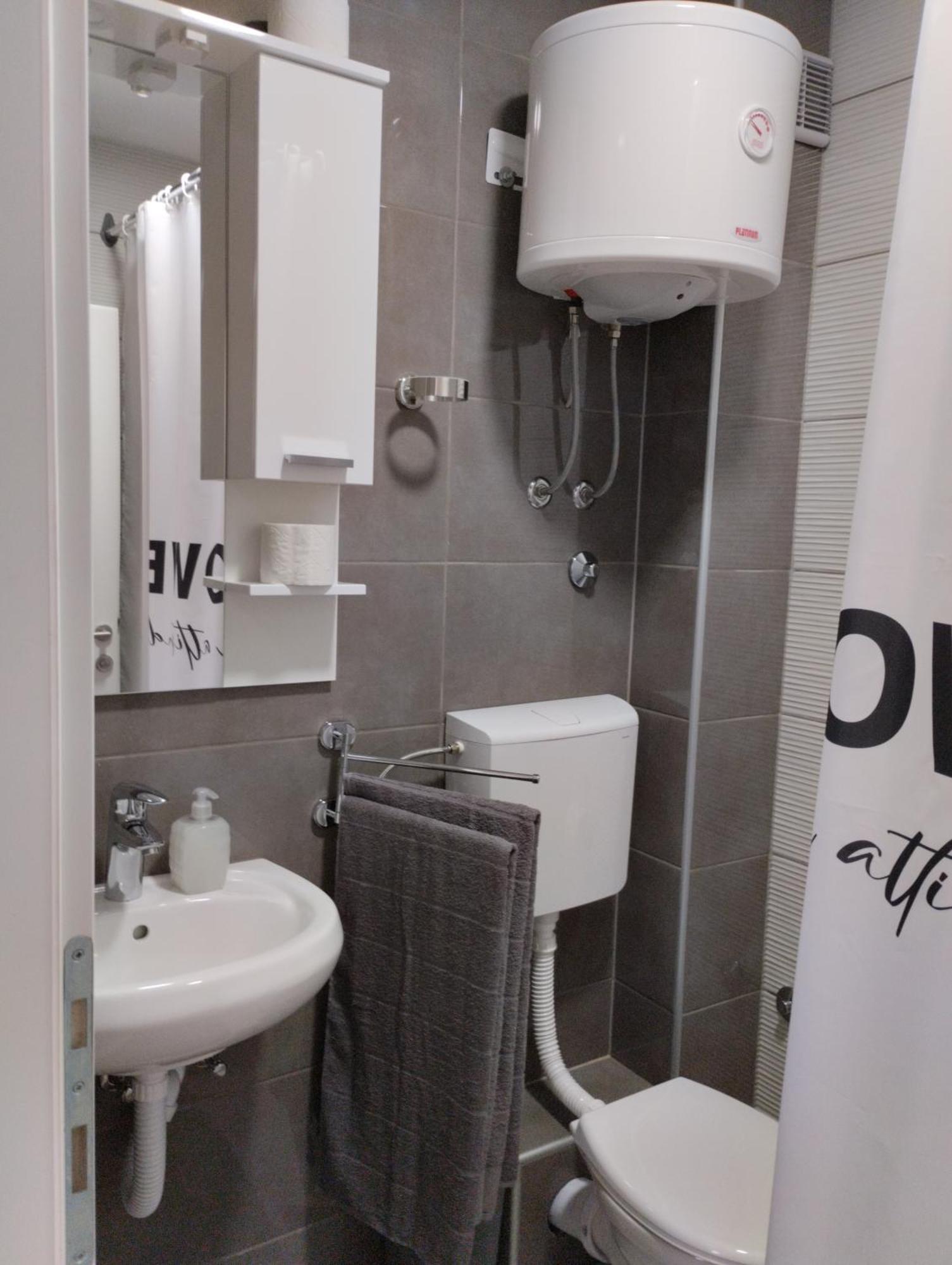 Iris Apartment Ivanica Luaran gambar